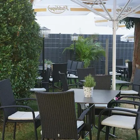 Schoene Aussicht Bed & Breakfast *